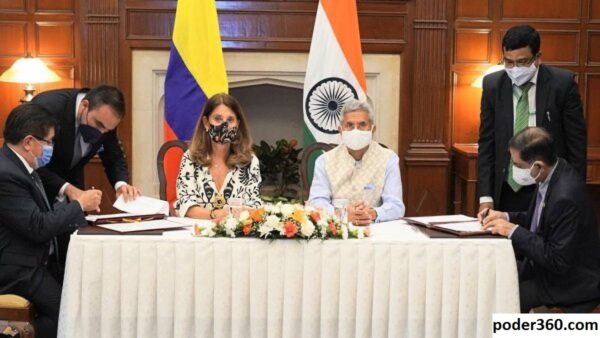 Wakil Presiden Venkaiah Naidu Bertemu Dengan Mitra Kolombia di Delhi, Amerika Selatan