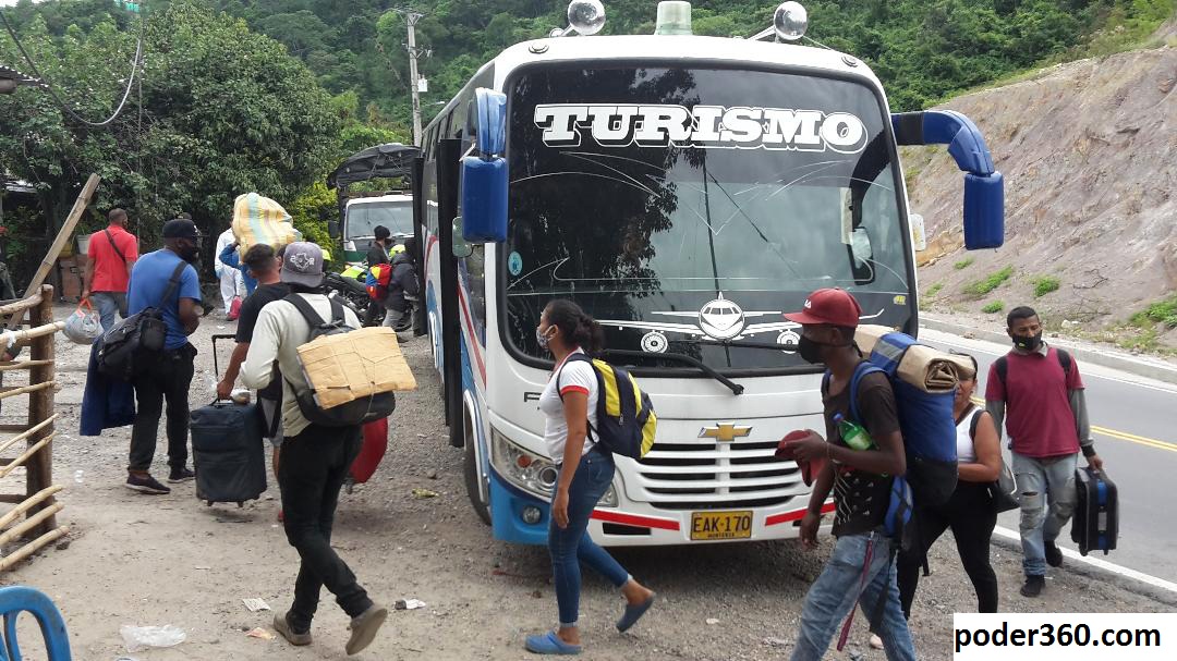 Warga Venezuela Menyeberang ke Kolombia Untuk Vaksin Virus Corona