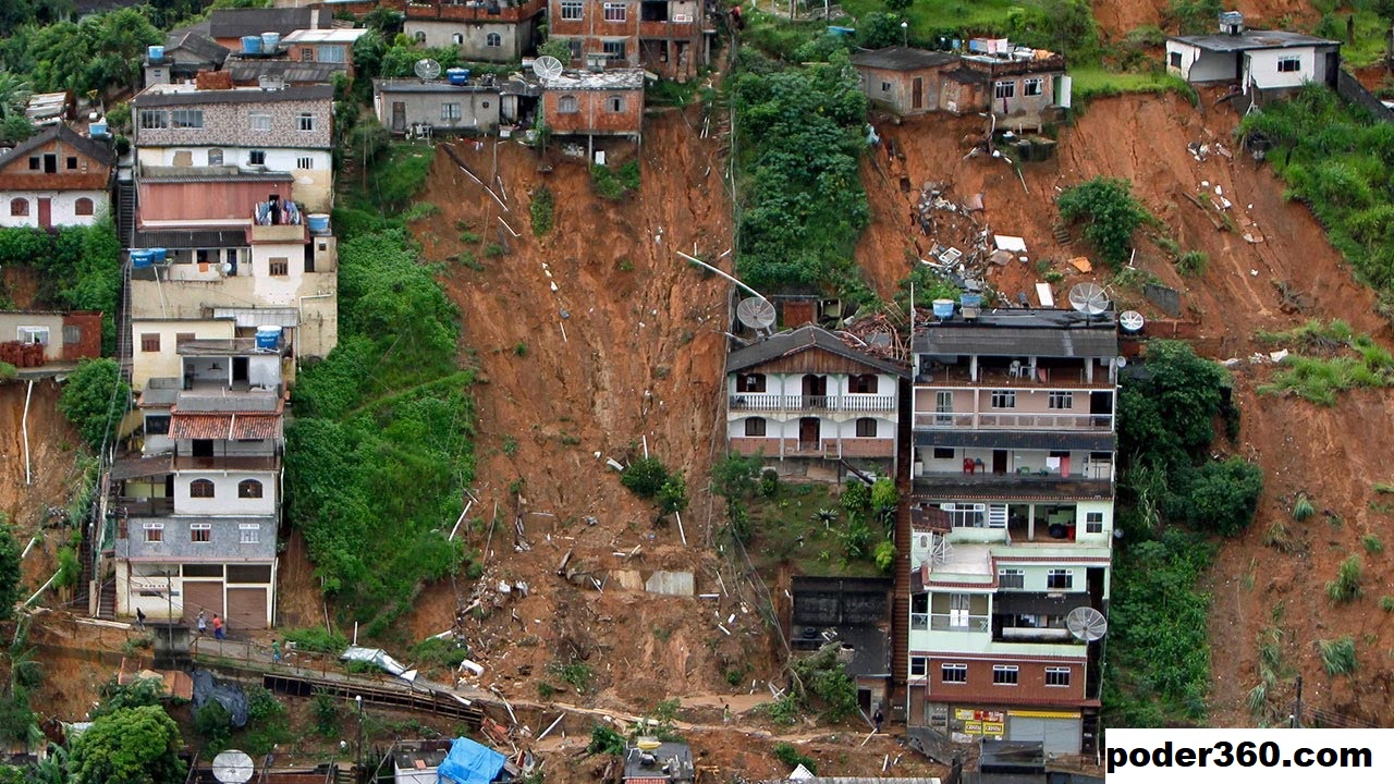 Tanah Longsor di Brasil Melenyapkan Rumah Bersejarah dan Menewaskan 12 Orang